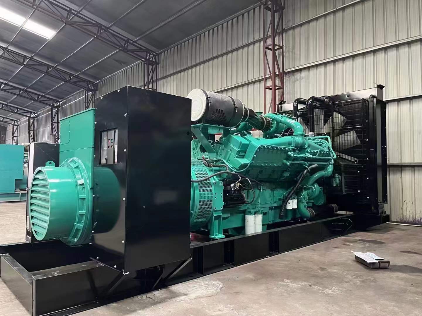 安达如何降低 800kW 柴油发电机输出电流的波动？