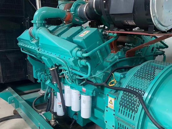 安达更换100kW柴油发电机组机油时，需要注意哪些事项？